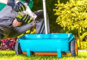 lawn fertilization service grass fertilizer fertilize professional lawn care company landscaper troy il
